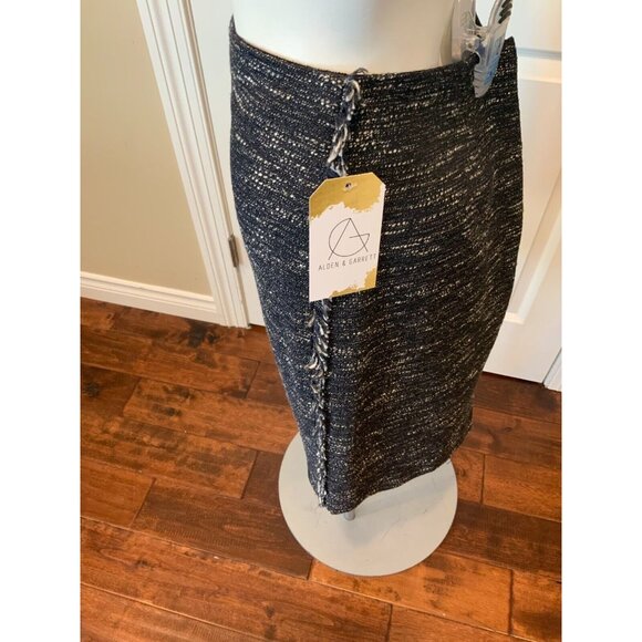 Magaschoni Collection Navy Blue & White Tweed Skirt W/ Zip Closure, Size 8 (US) - Picture 3 of 5